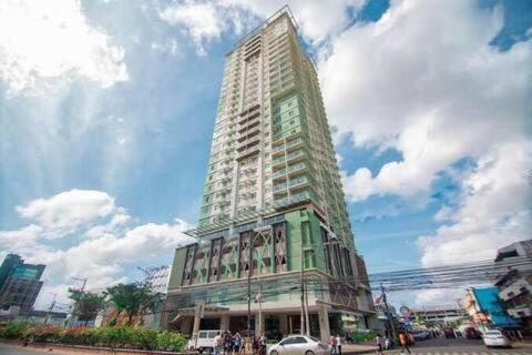 Sunvida Tower Residences Infront Of Sm City Cebu Exterior foto